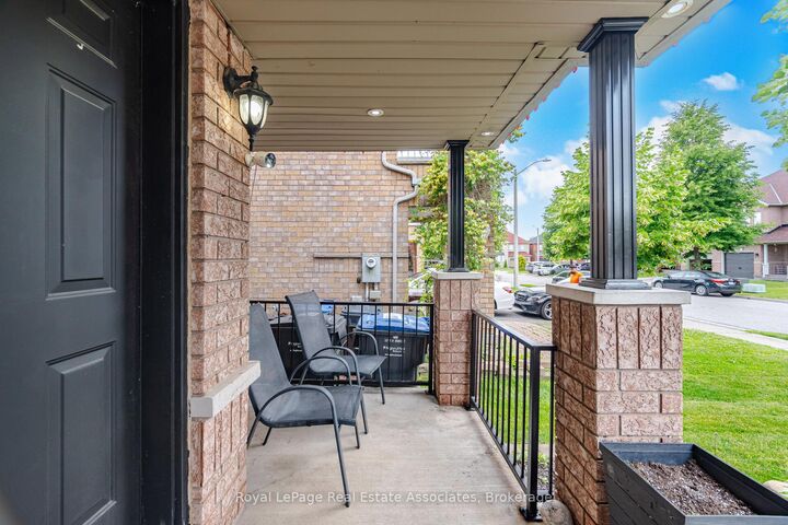 Property Photo:  70 Echoridge Drive  ON L7A 3L6 