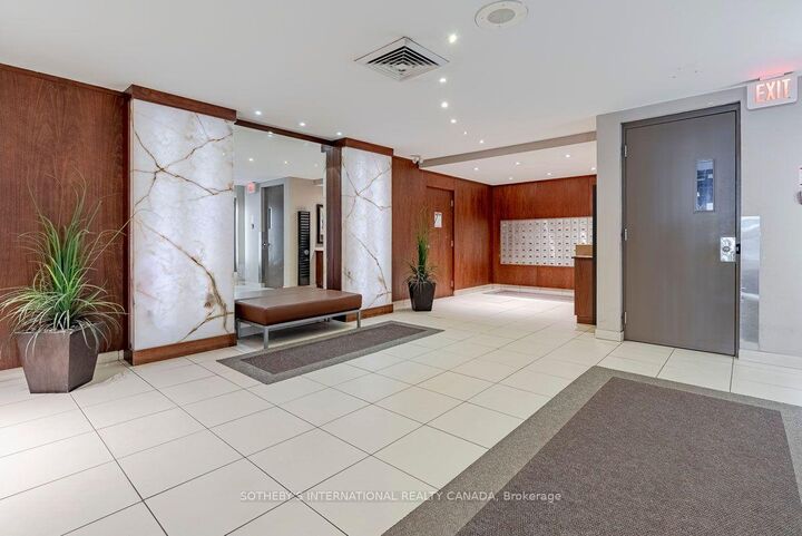 Property Photo:  720 Spadina Avenue 1004  ON M5S 2T9 