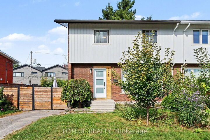 Property Photo:  2226 Saunderson Drive  ON K1G 2G4 
