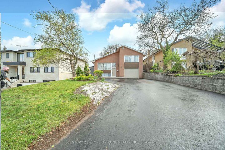 Property Photo:  122 Vista Boulevard  ON L5M 1V9 