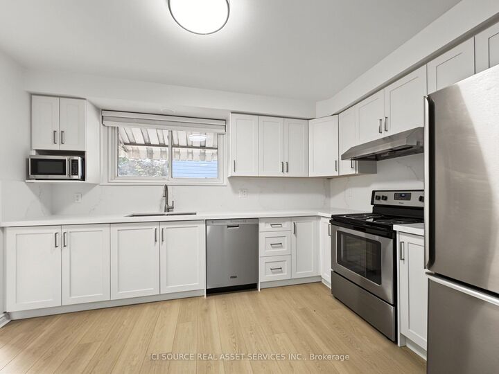 Property Photo:  42 Follett Court Upper Unit  ON L1S 4V2 