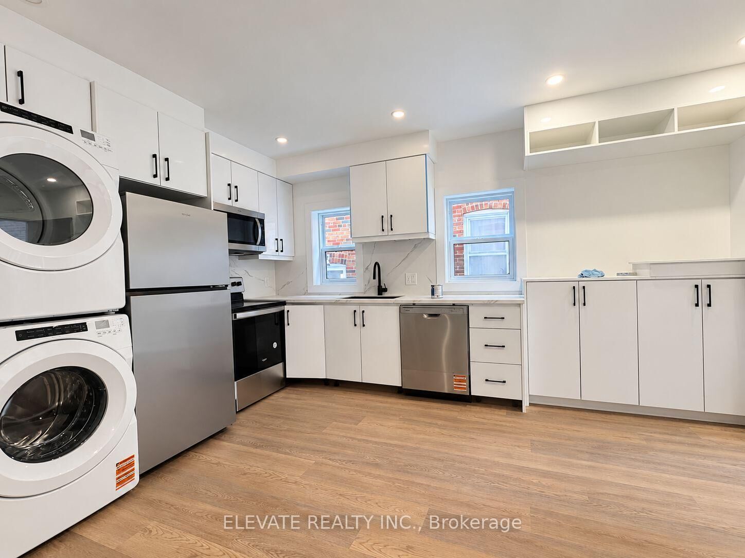 Property Photo:  76 Burnaby Boulevard 4  ON M5N 1G4 