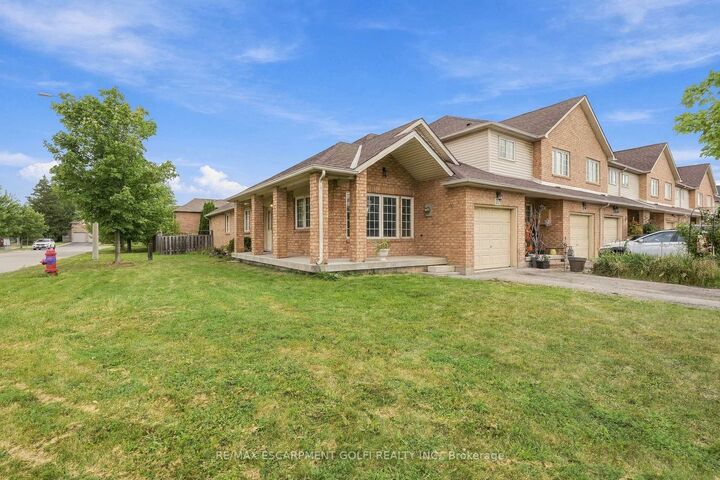 Property Photo:  27 Pisa Drive  ON L8E 5C3 