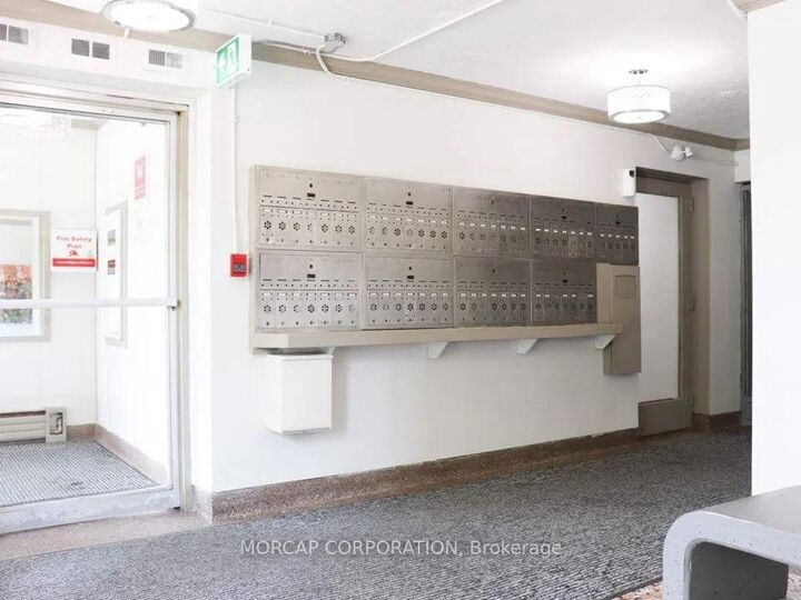 Property Photo:  2895 Bathurst Street 503  ON M6B 3A8 