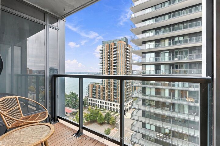 Property Photo:  370 Martha St Street 1308  ON L7R 0G9 
