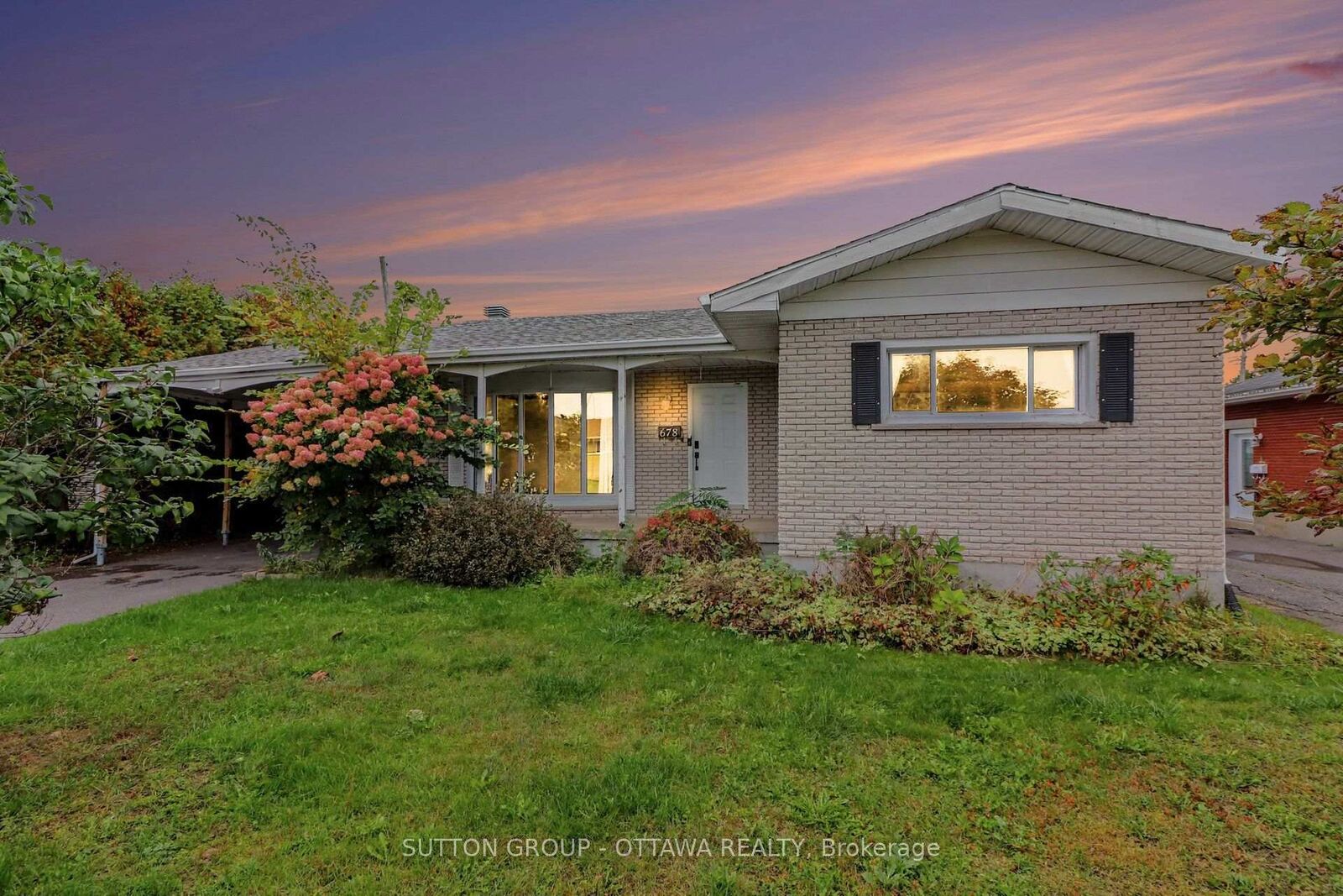 Property Photo: 678 Rejane Crescent ON K6A 2K6