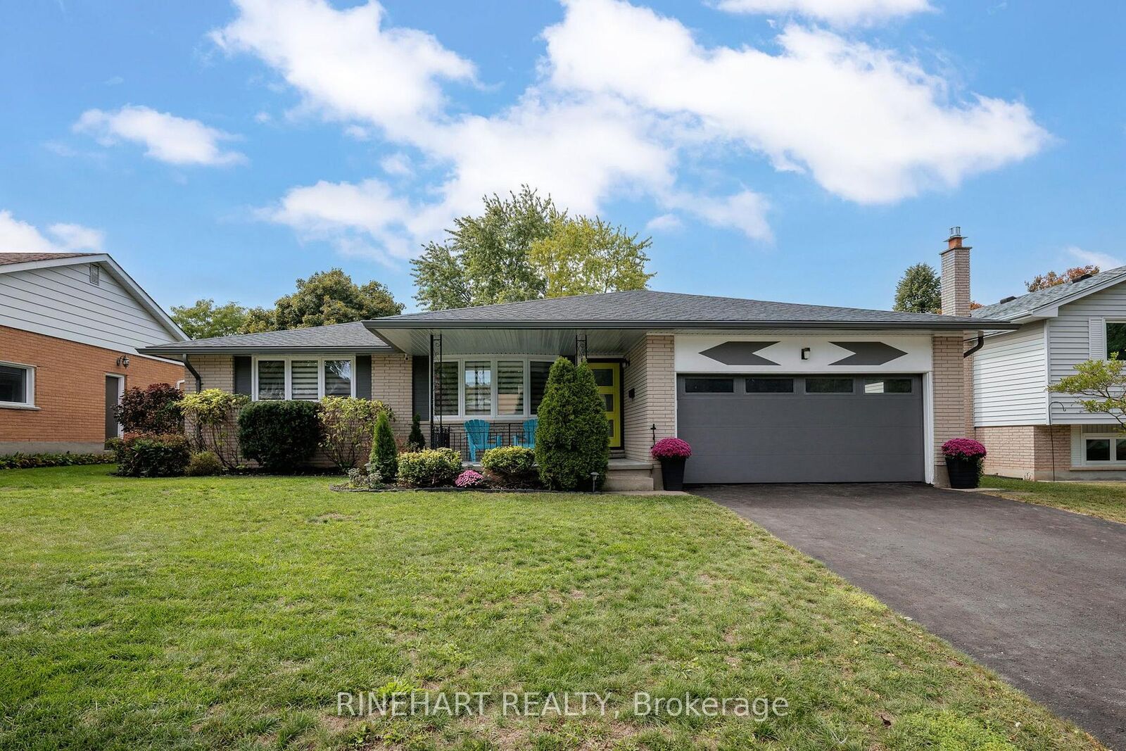 Property Photo:  17 Applewood Lane  ON N6J 3P9 