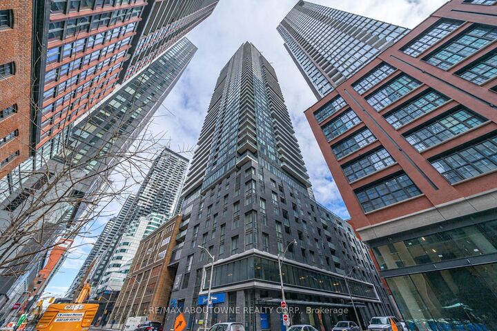 Property Photo:  115 Blue Jays Way 4805  ON M5V 0N4 