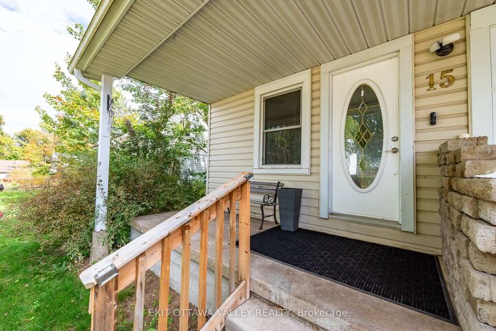 Property Photo:  15 Troyes Street  ON K0J 1P0 