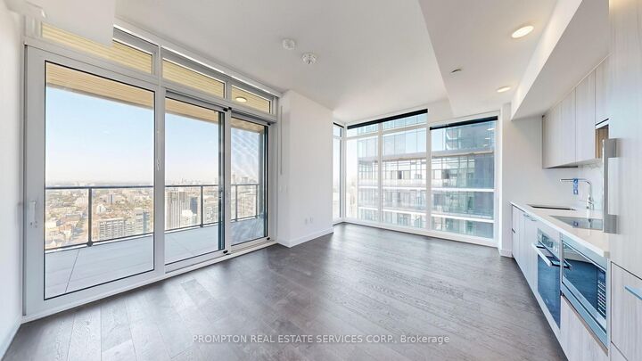 Property Photo:  3 Concord Cityplace Way 7003  ON M5V 0X4 