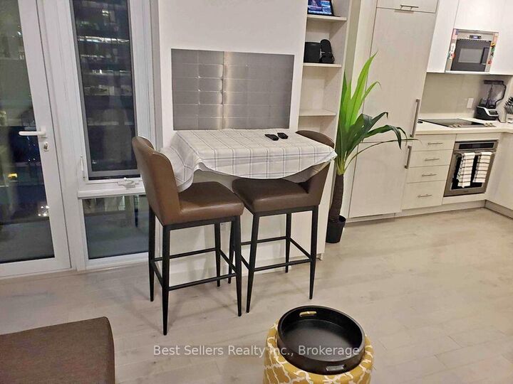 Property Photo:  330 Richmond Street W 1605  ON M5V 0M4 