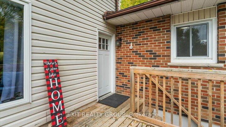 Property Photo: 44 Hillcrest Drive ON K8V 0M6