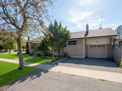 Property Photo:  35 Warnica Avenue  ON M8Z 1Z5 