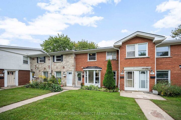 Property Photo:  44 Arbour Glen Crescent 30  ON N5Y 1Z9 