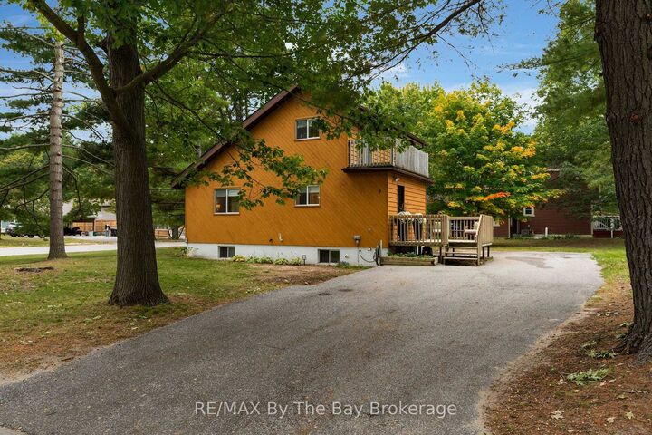 Property Photo: 9 Islandview Crescent ON L9Z 2V6