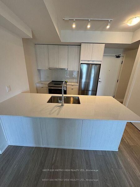 Property Photo:  4130 Parkside Village Drive 616  ON L5B 3M8 