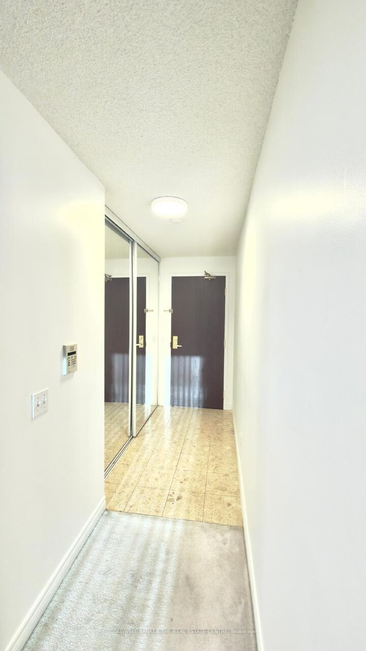 Property Photo:  18 Parkview Avenue E 1616  ON M2N 7H7 