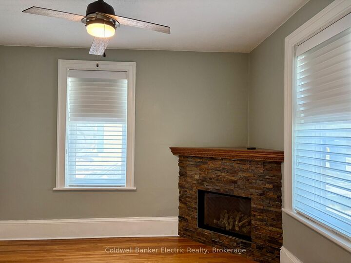 Property Photo:  21 Sussex Street N  ON K9V 4H3 