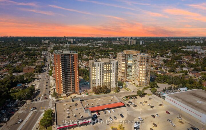 Property Photo:  2470 Eglinton Avenue W 209  ON M6M 5E7 