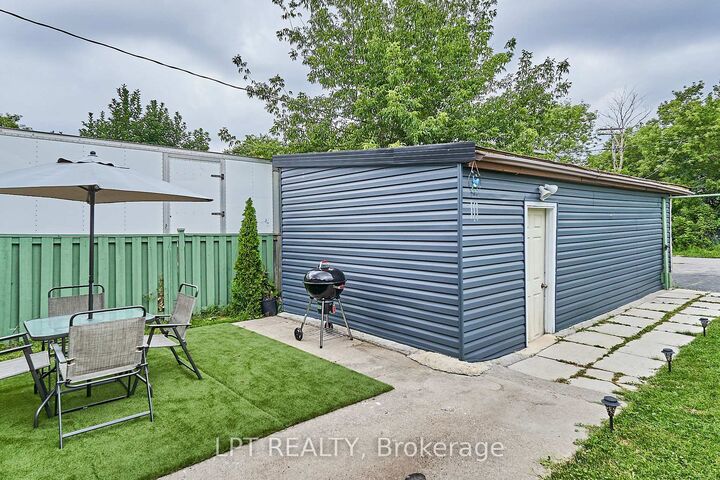 Property Photo:  15 Knights Road  ON L1H 4M5 