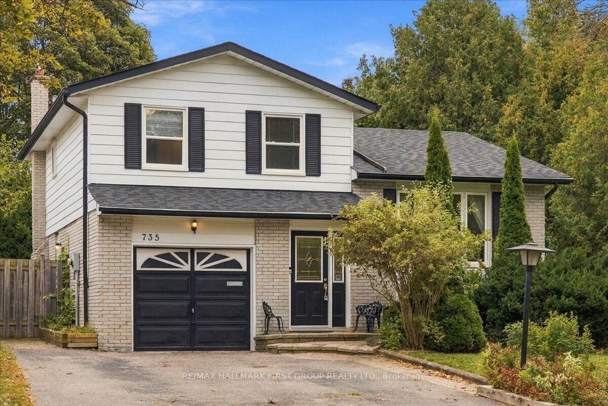 Property Photo:  735 Bermuda Avenue  ON L1J 6B1 