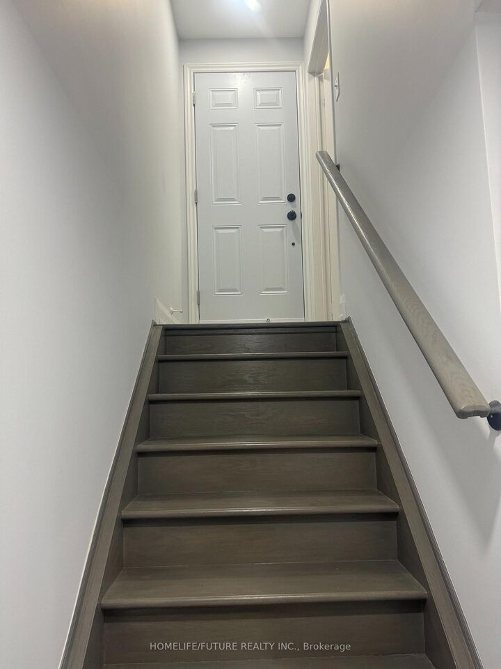 Photo de la propriété:  114 Richard Coulson Crescent Bsmt  ON L4A 0H9 