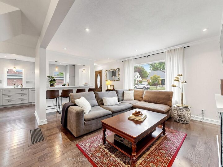 Property Photo:  5 Ambleside Avenue  ON M8Z 2H5 
