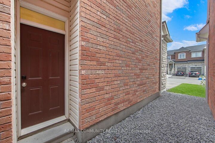 Property Photo:  2447 Moonlight Crescent Bsmt  ON L1V 2P8 