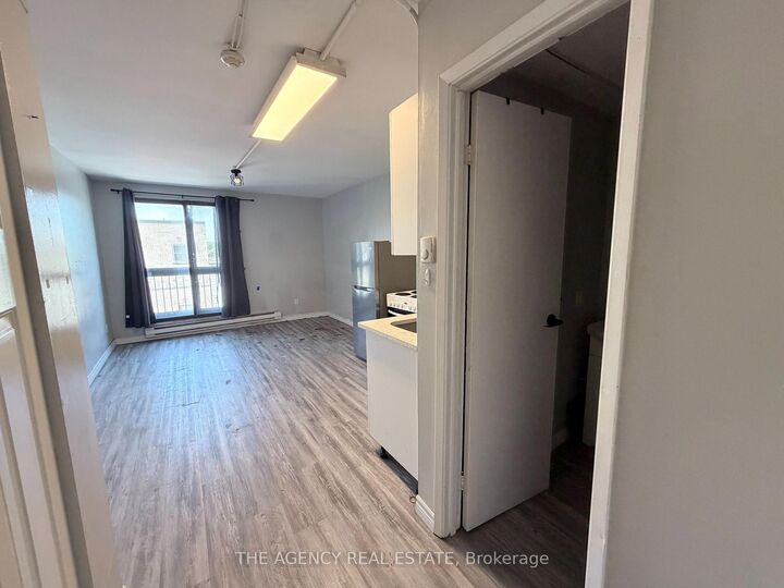 Property Photo:  91 Thames Street S 306  ON N5C 2T2 