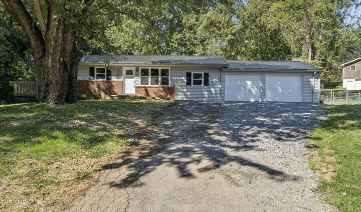 Property Photo: 410 Queen Ann Court TN 37686