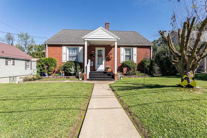 Property Photo:  930 Franklin Avenue  PA 15425 
