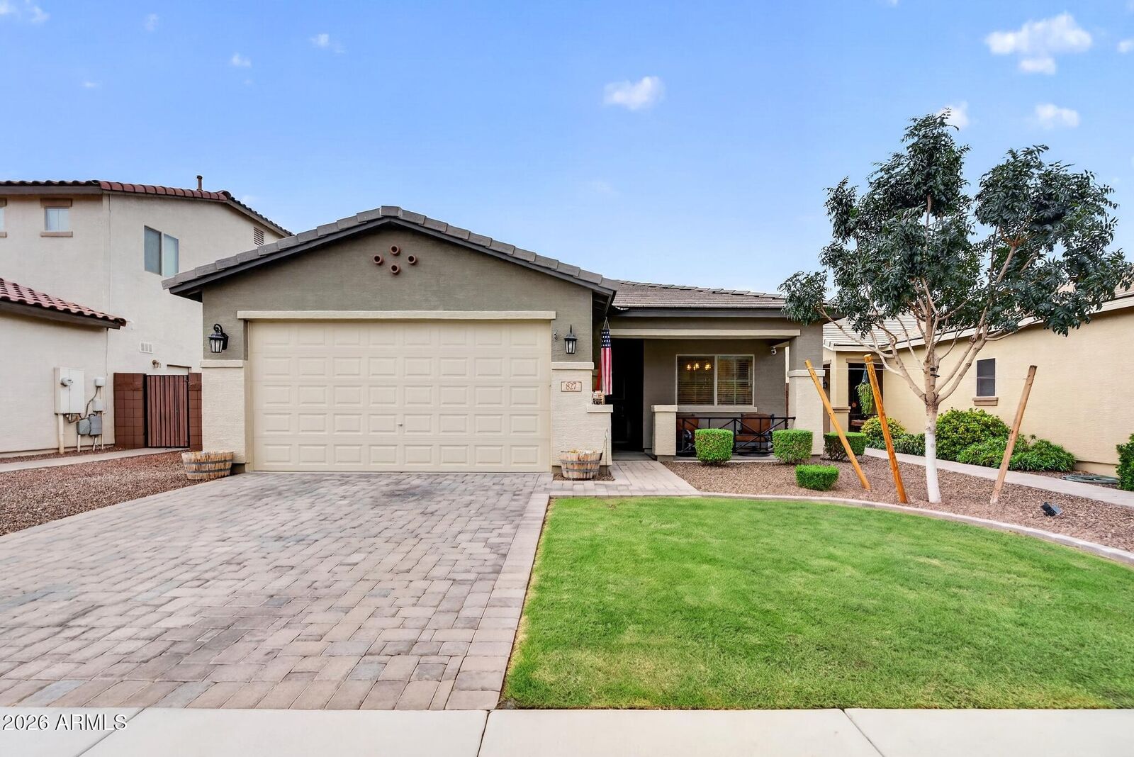 Property Photo: 827 W Banyan Avenue AZ 85140