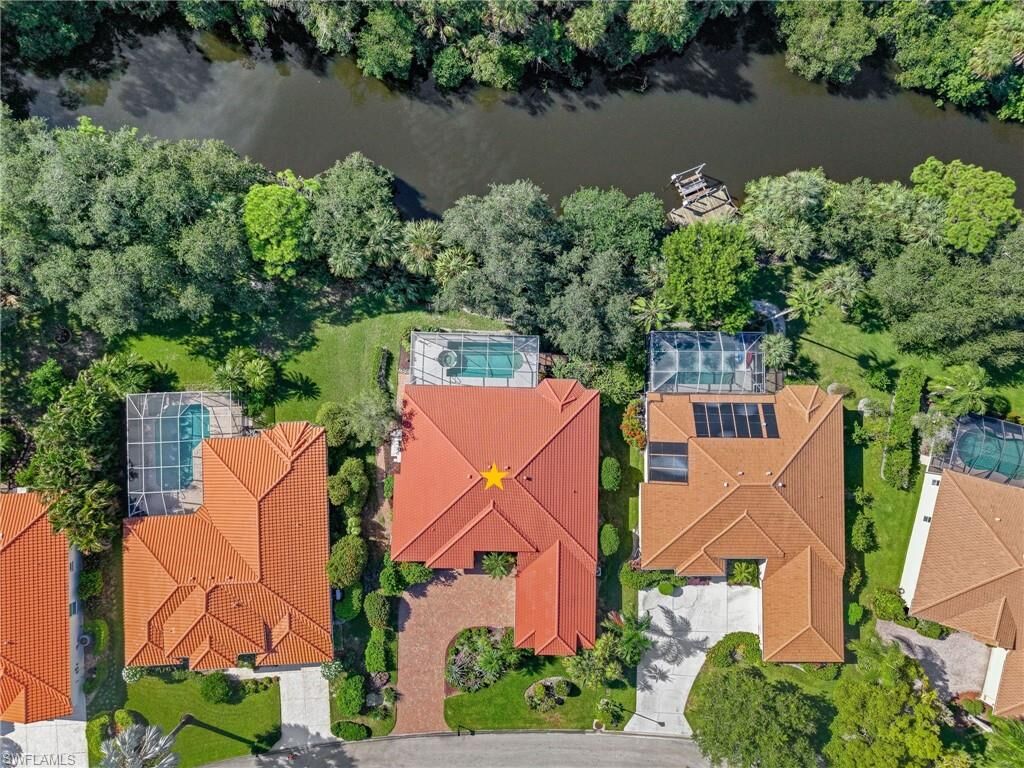 Property Photo: 25870 Creekbend Dr FL 34135