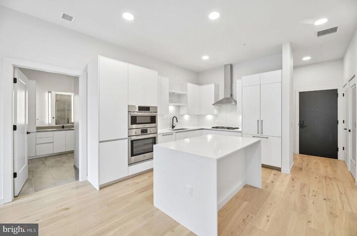 Property Photo: 3130 Potomac Avenue 1107 VA 22202