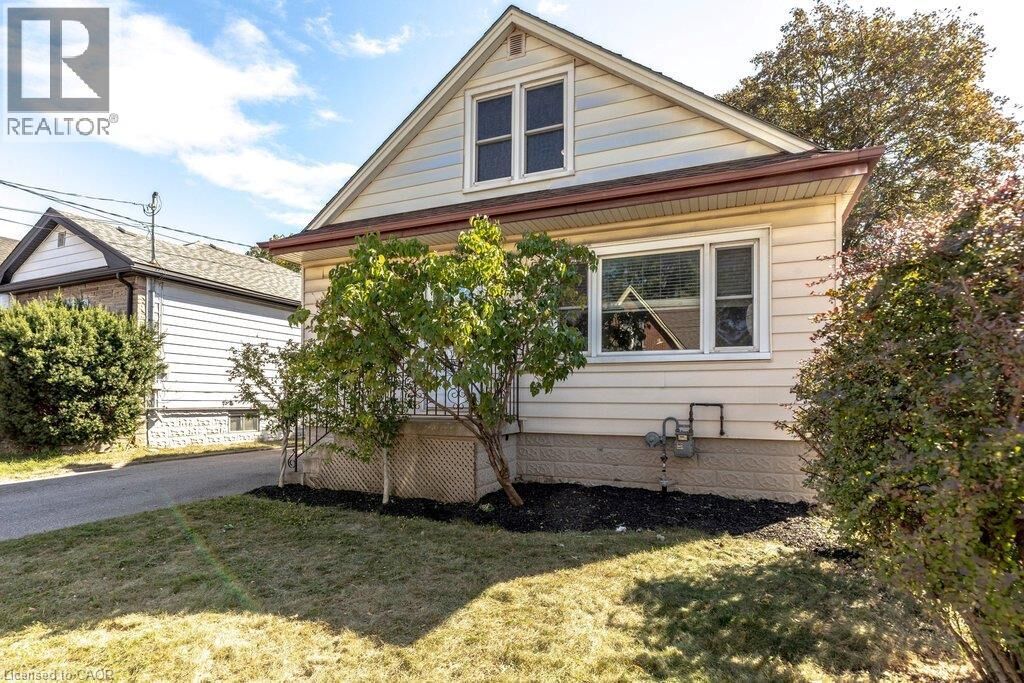 Property Photo:  15 East 27th Street  ON L8V 3E6 
