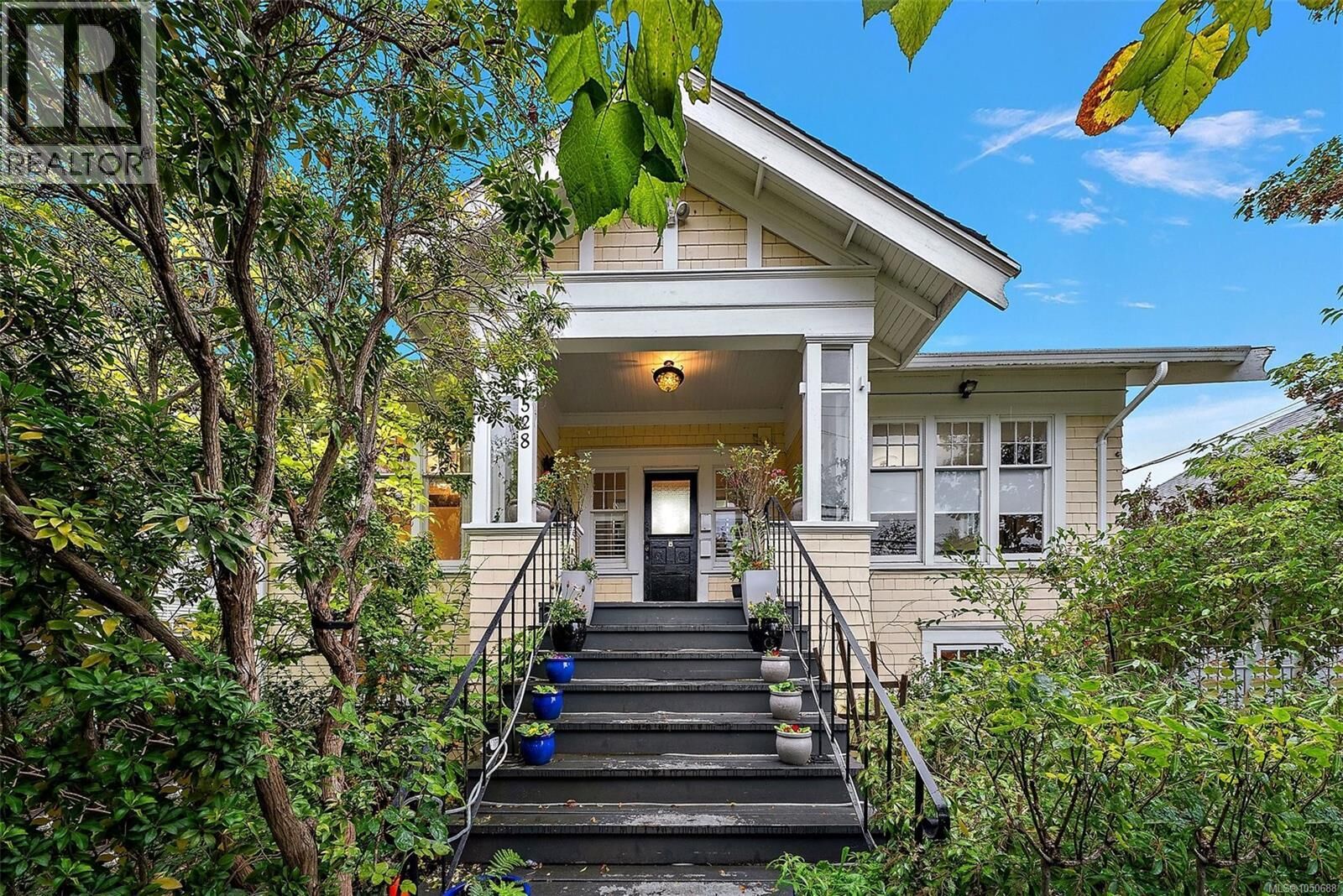 Property Photo:  1528 Foul Bay Road  BC V8R 4Z9 