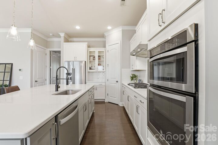 Property Photo:  9104 Gladden Hill Lane  NC 28134 