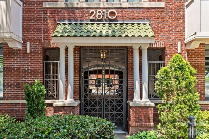 Property Photo: 2810 Selwyn Avenue 209 NC 28209