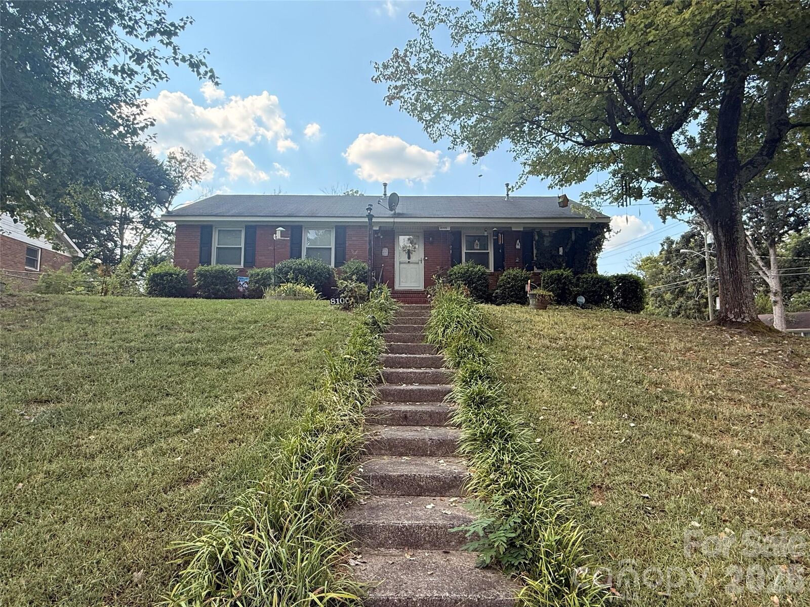 Property Photo: 8100 Carrolwood Drive NC 28217