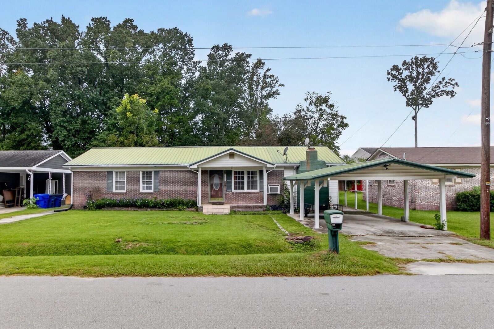 Property Photo:  725 Hoss Road  SC 29414 