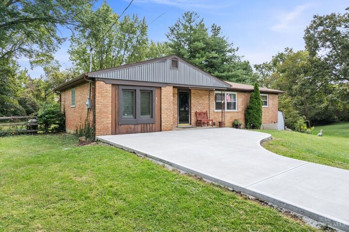 Property Photo: 475 Breezy Lane OH 45244
