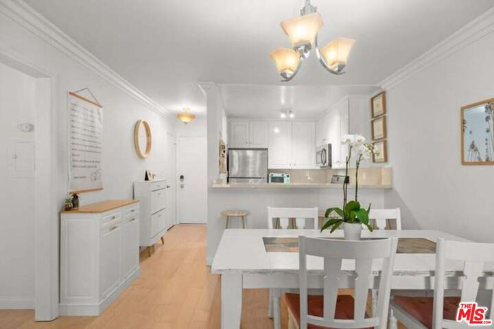 Property Photo: 1125 Pico Blvd, Unit 102 CA 90405