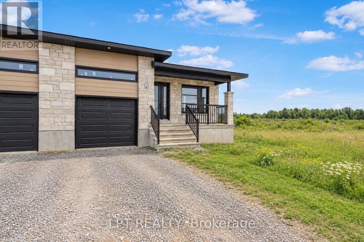 Property Photo:  975 Katia Street  ON K0A 2M0 