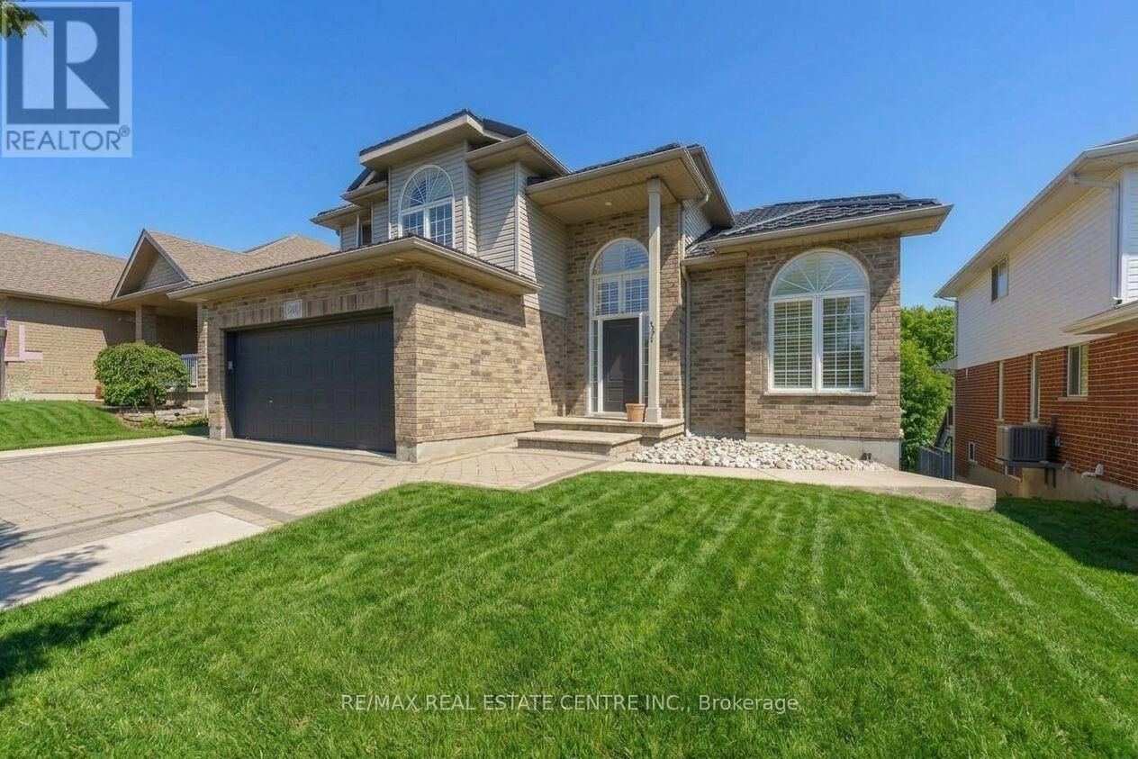 Property Photo: 49 Creekside Dr ON N1E 0C2