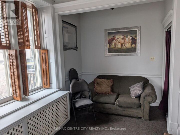 Property Photo:  334 Queens Avenue  ON N6B 1X4 