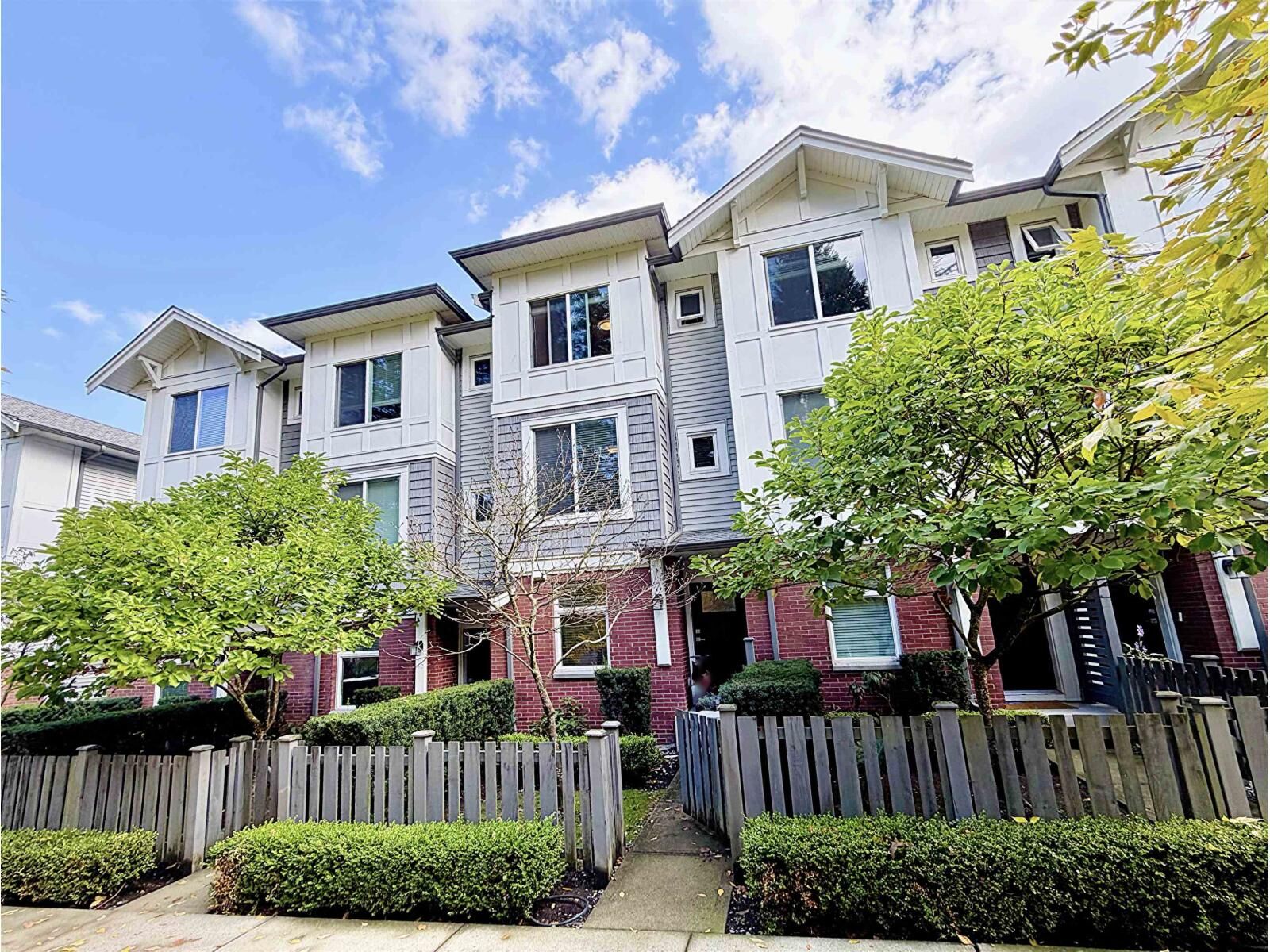 Property Photo: 9718 161A Street 8 BC V4N 6S7
