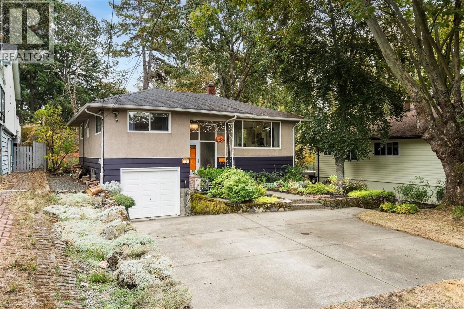 Property Photo:  14 Eaton Avenue  BC V8Z 5E1 