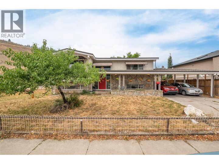 Property Photo:  651 Richter Street  BC V1Y 2J6 