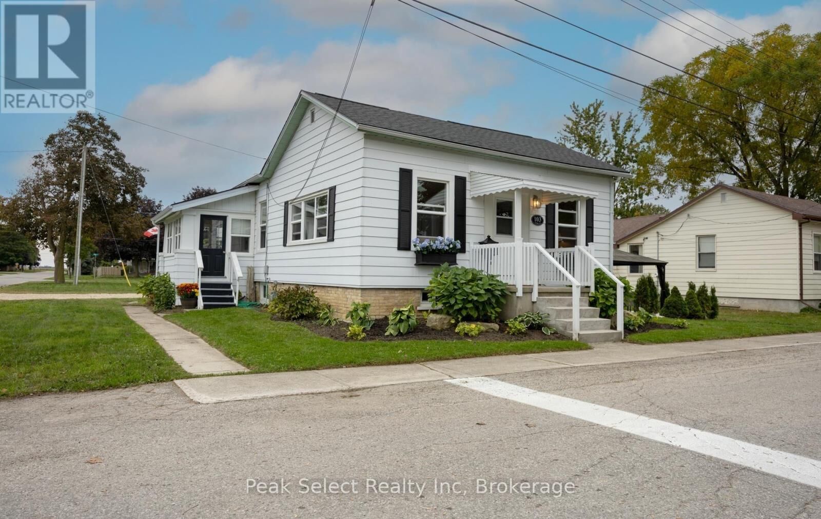 Property Photo:  103 Park Street  ON N0M 1S2 
