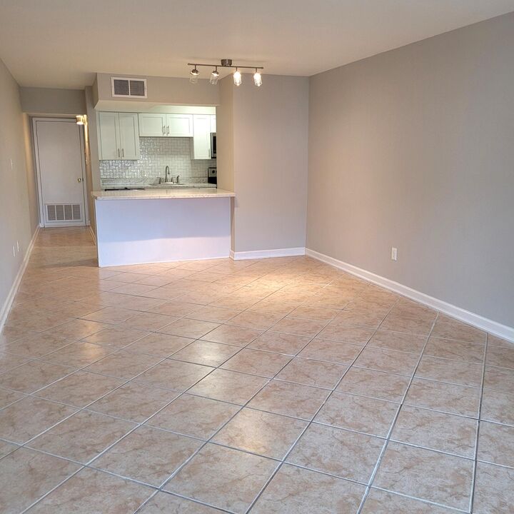 Property Photo: 210 Pelham Road C209 FL 32547